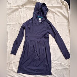North Face brand, size medium, quick-dry purple hoodie dress